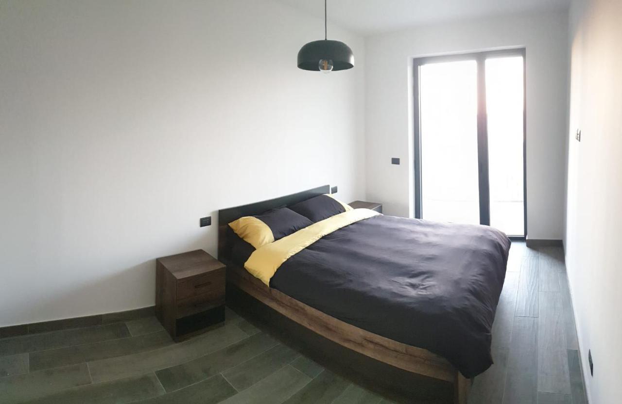 Yellow Uptown 70 - Fiera Milano Pero Bagian luar foto