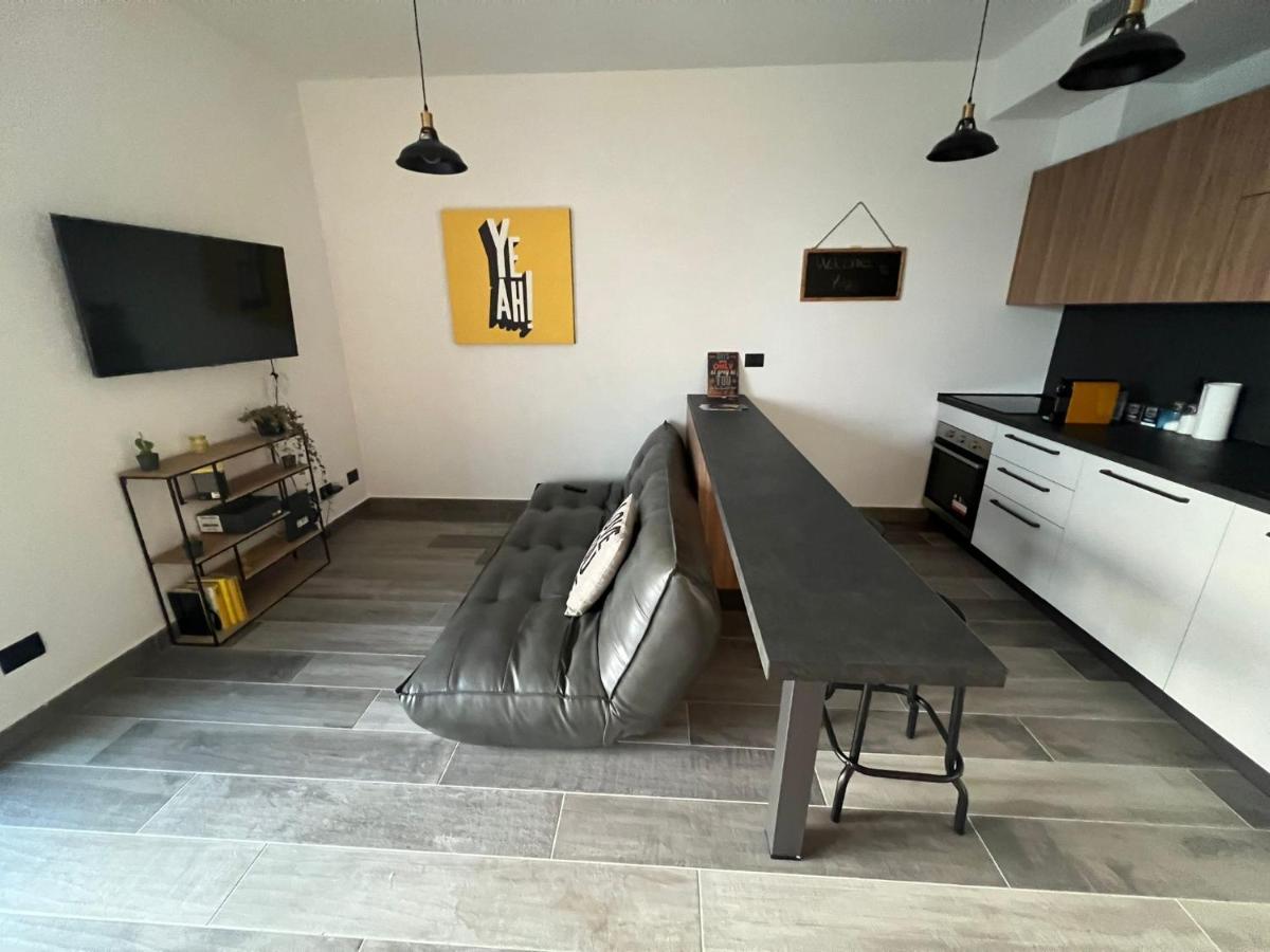 Yellow Uptown 70 - Fiera Milano Pero Bagian luar foto